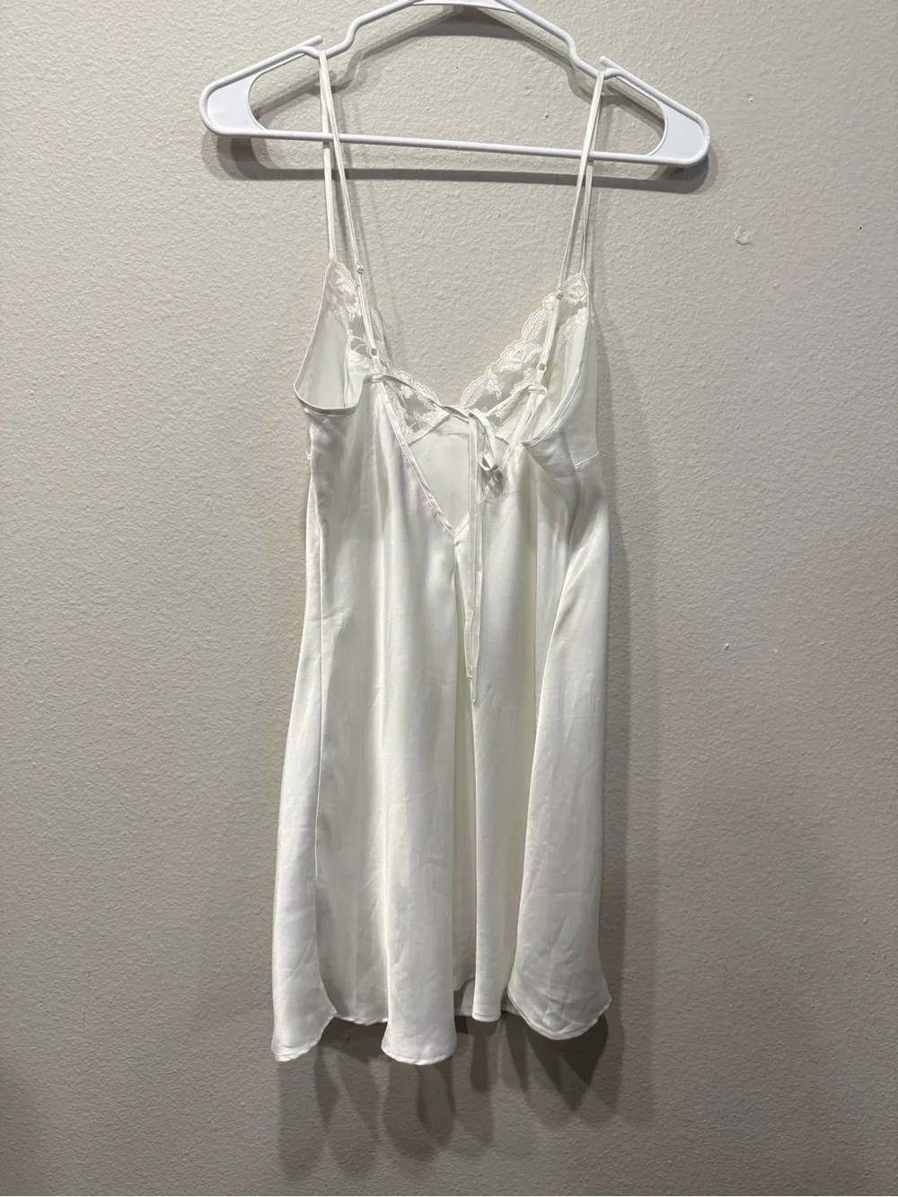 VINTAGE 1999 Victoria's Secret White Lace-Trim Satin Chemise
